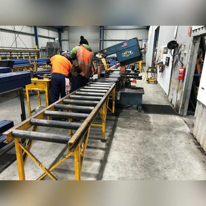 Used Heavy-Duty Conveyor Tables for Bandsaw Machines – 600mm x 3000mm