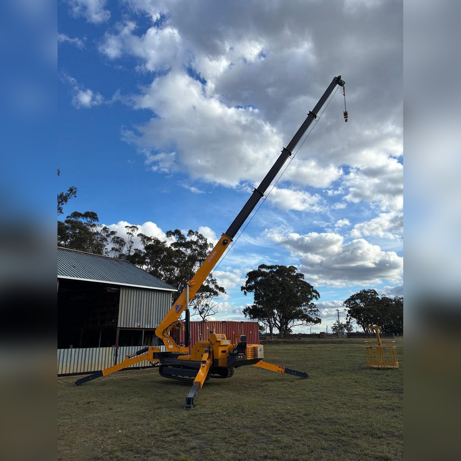 Used Toros TRSZ80 – 8-Tonne Mini Crawler Crane with Remote Control & Man Cage Used Toros TRSZ80 – 8-Tonne Mini Crawler Crane with Remote Control & Man Cage