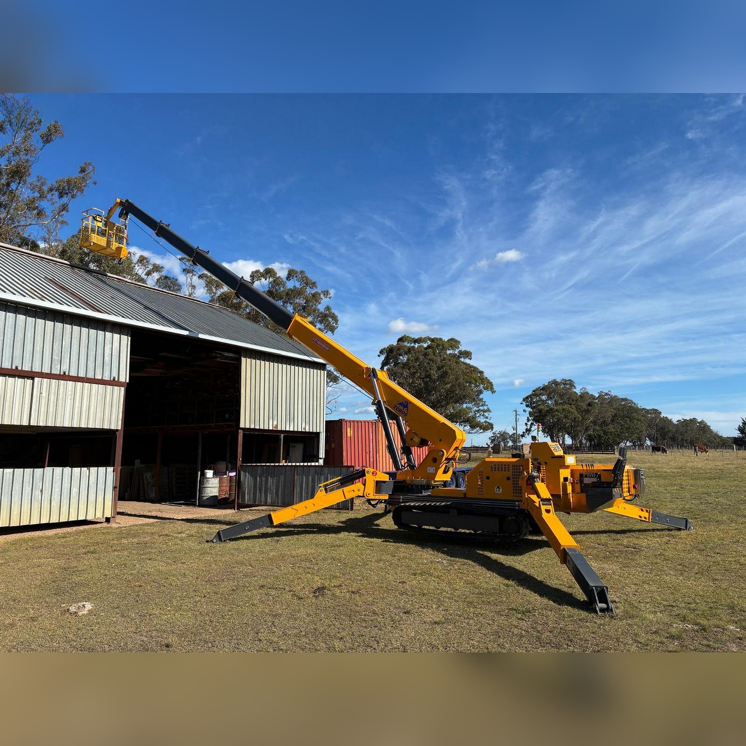 Used Toros TRSZ80 – 8-Tonne Mini Crawler Crane with Remote Control & Man Cage Used Toros TRSZ80 – 8-Tonne Mini Crawler Crane with Remote Control & Man Cage
