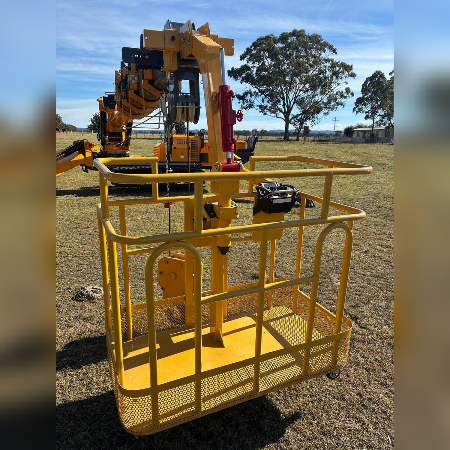 Used Toros TRSZ80 – 8-Tonne Mini Crawler Crane with Remote Control & Man Cage Used Toros TRSZ80 – 8-Tonne Mini Crawler Crane with Remote Control & Man Cage